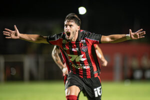 Com gol de Emmanuel Martínez na estreia, Vitória vence o Bahia de Feira e assume a vice-liderança do Baianão