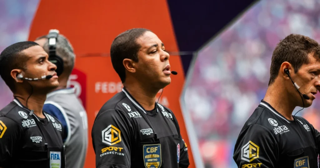 baixados Vitória de olho na arbitragem