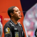 Vitória de olho na arbitragem