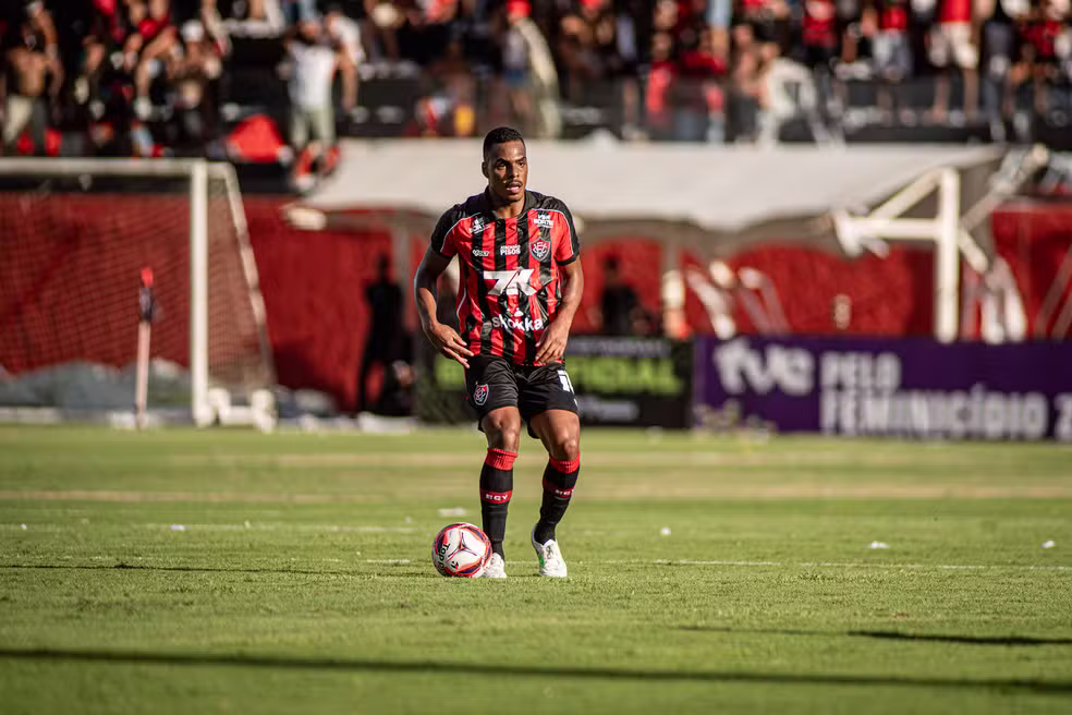 Vitória para 2026, Caíque Gonçalves