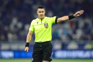 Vitória de olho na arbitragem