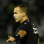 Vitória de olho na arbitragem