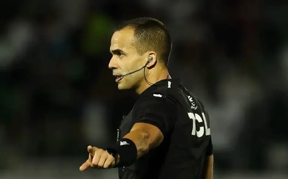 Vitória de olho na arbitragem