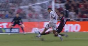 Verdade vem à tona: lance contra o Vitória era para expulsão direta, confirma comissão