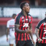 Vitória vence o São Paulo