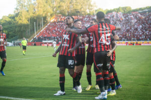 Vitória vence o São Paulo