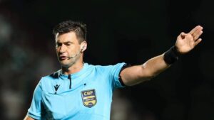 Vitória de olho na arbitragem