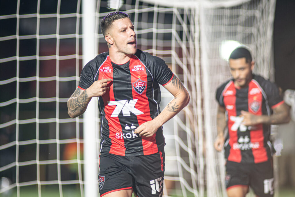 Renato Kayzer, Vitória
