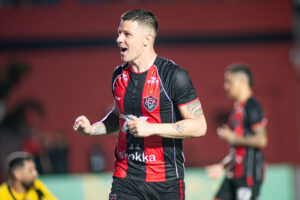 Renato Kayzer, Vitória