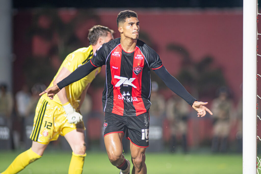 VIC Rene, Vitória